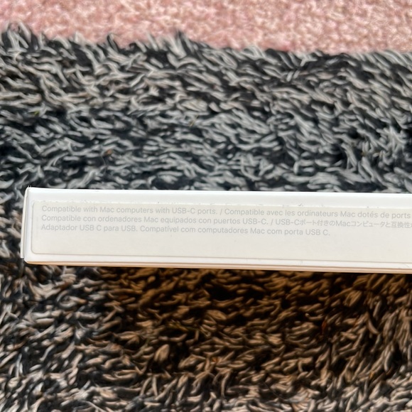 Apple USB-C to USB ADAPTER. - Picture 8 of 8